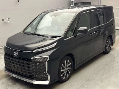 Toyota Voxy с аукциона Японии